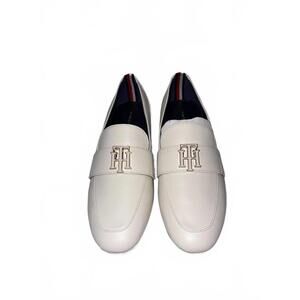 Tommy Hilfiger Ivory Cyndia Loafers Size 7M
